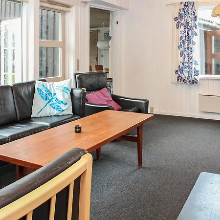 Three-bedroom Holiday In * Hals
