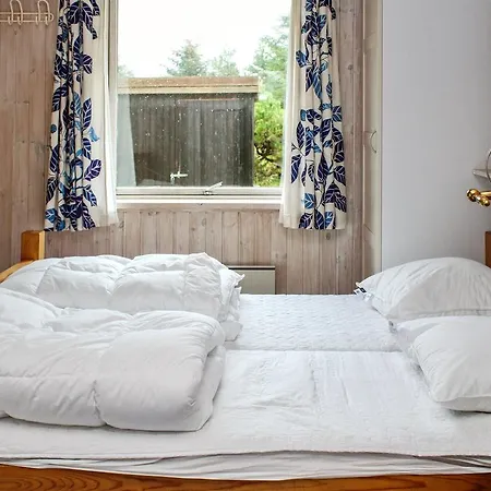 Three-bedroom Holiday In * Hals