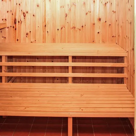 Three-bedroom Holiday In * Hals