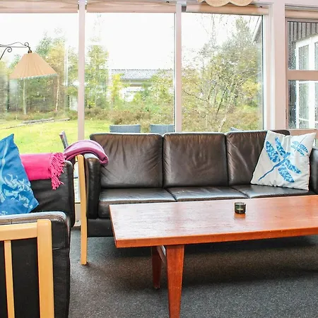 Three-bedroom Holiday In * Hals