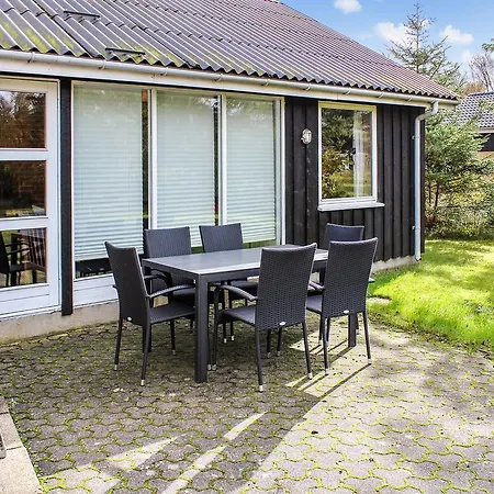 Three-bedroom Holiday In * Hals